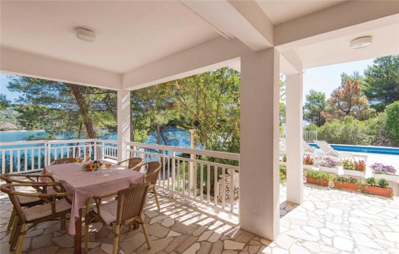Beachfront villa in Lumbarda, photograph 7
