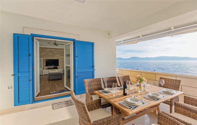 Beachfront villa in Brist, photograph 22