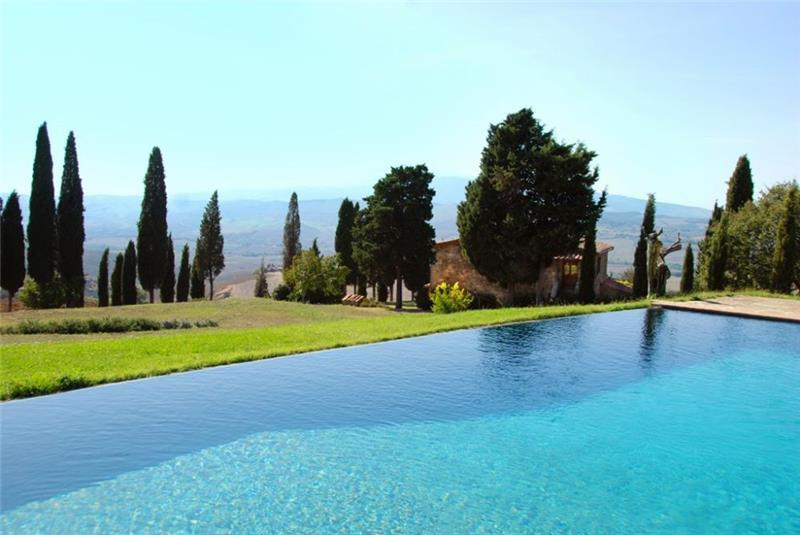 Villa in Tuscany, photograph 1