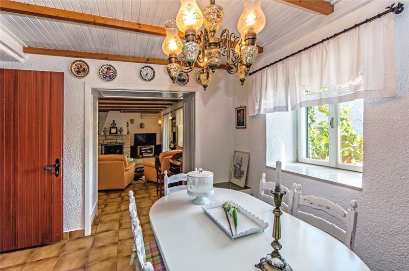Sea-view villa in Zrnovnica, photograph 15