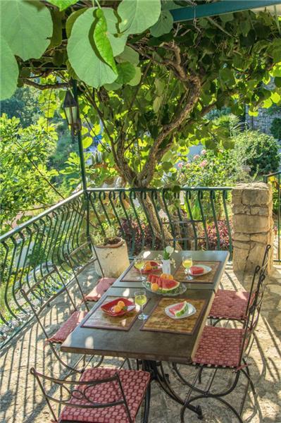 Sea-view villa in Zrnovnica, photograph 8