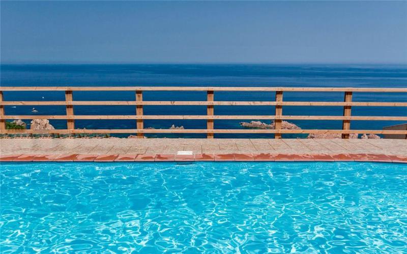 Sea-view villa in Sardinia, photograph 4