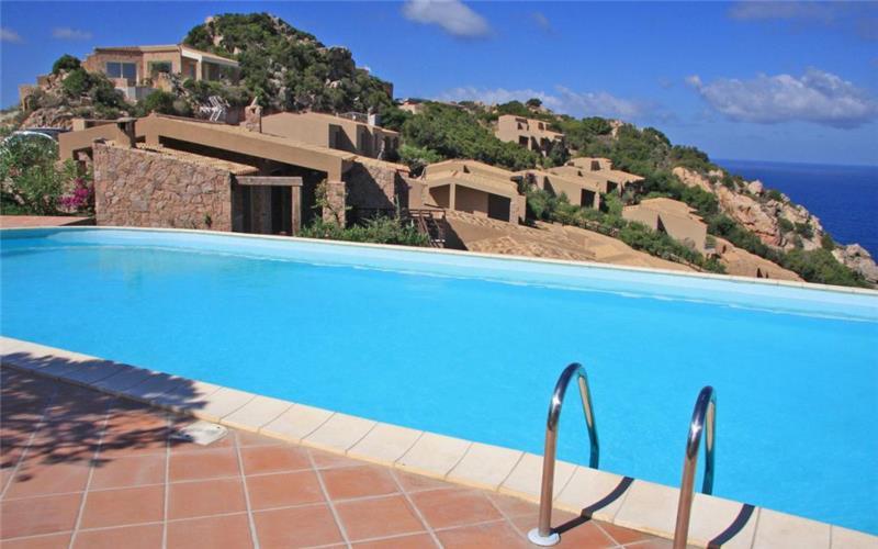 Sea-view villa in Sardinia, photograph 2