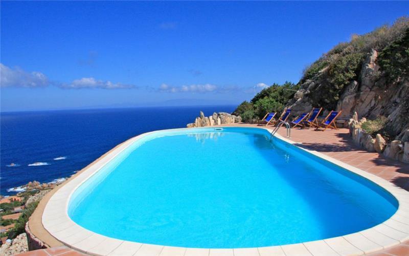Sea-view villa in Sardinia, photograph 1