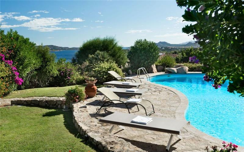 Sea-view villa in Sardinia, photograph 5