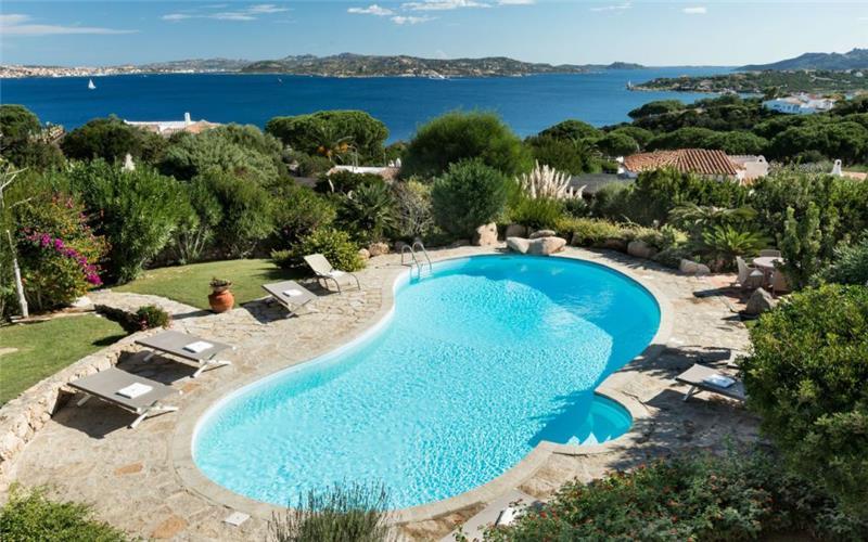 Sea-view villa in Sardinia, photograph 1