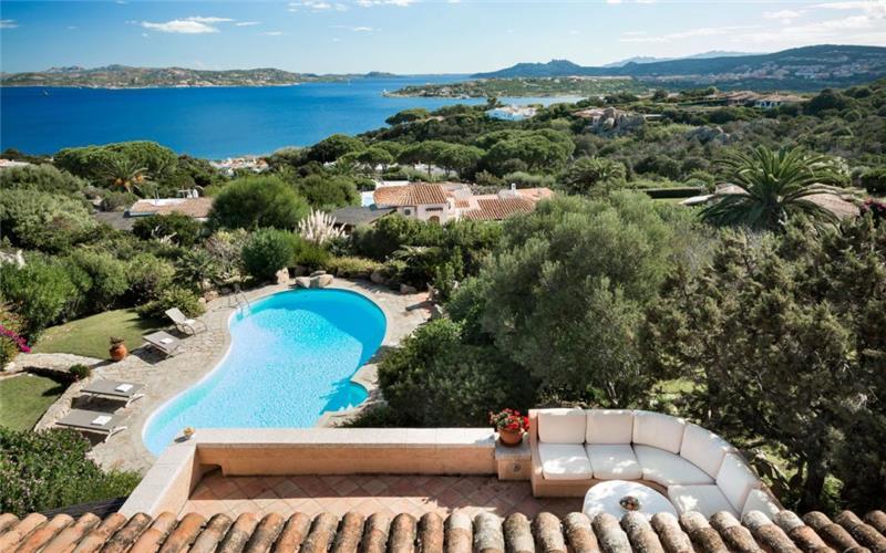 Sea-view villa in Sardinia, photograph 3