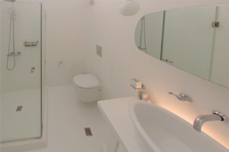 7 Bedroom Villa with Infinity Pool near Lia Beach on Mykonos, Sleeps 14