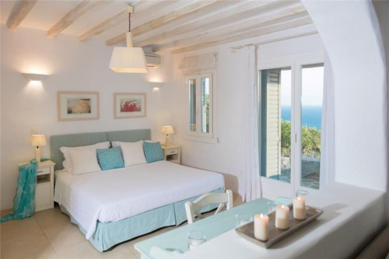 Sea-view villa in Lia, photograph 17
