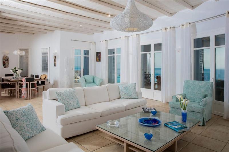 Sea-view villa in Lia, photograph 8
