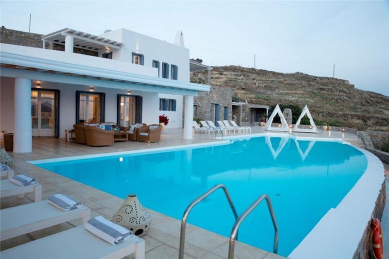 Sea-view villa in Lia, photograph 2