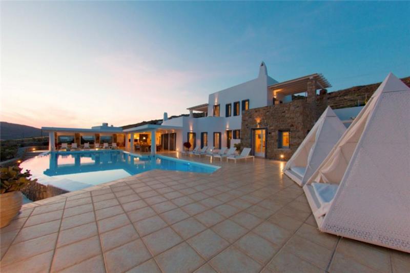 Sea-view villa in Lia, photograph 4