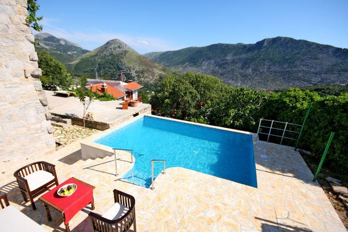 4 Bedroom Villa with Pool near Split, Sleeps 8
