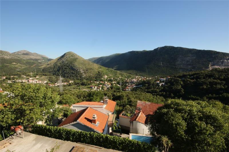 Sea-view villa in Zrnovnica, photograph 11