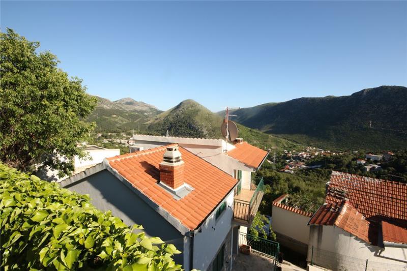 Sea-view villa in Zrnovnica, photograph 9