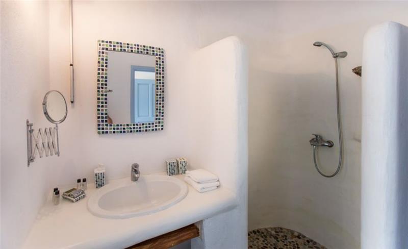 Sea-view villa in Super Paradise, photograph 15