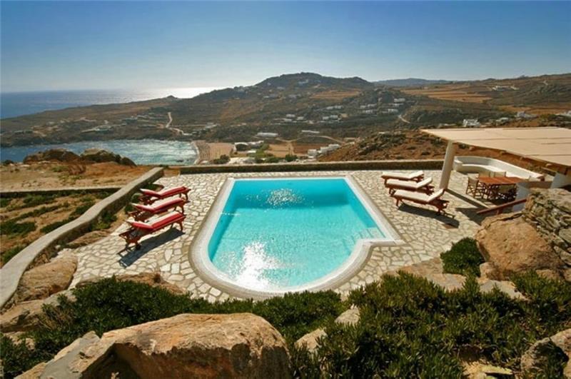 Sea-view villa in Super Paradise, photograph 1