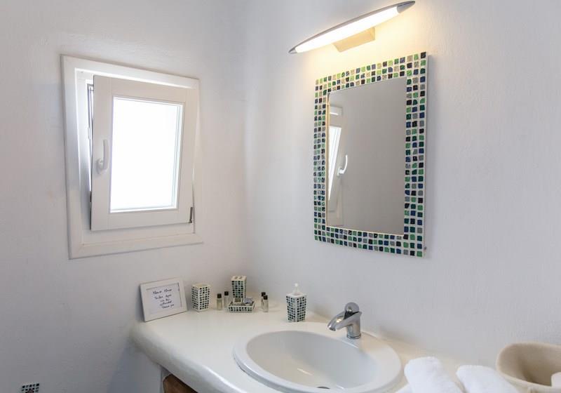 Sea-view villa in Super Paradise, photograph 17