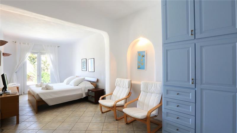 Sea-view villa in Super Paradise, photograph 14