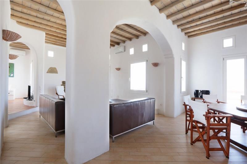 Sea-view villa in Super Paradise, photograph 8