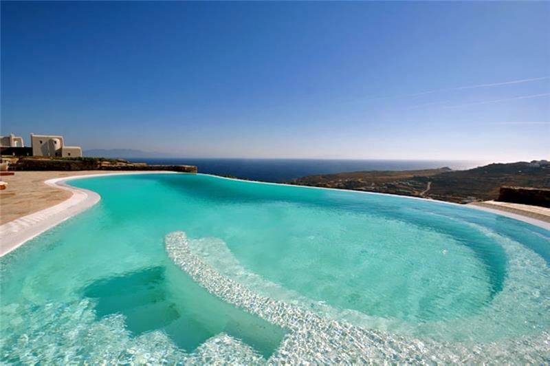 Sea-view villa in Super Paradise, photograph 2
