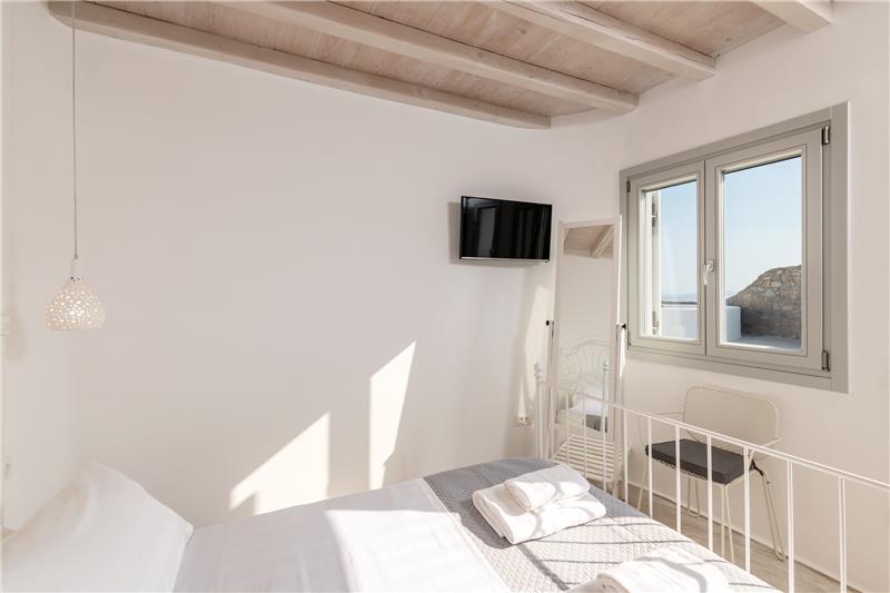 Sea-view villa in Tourlos, photograph 15