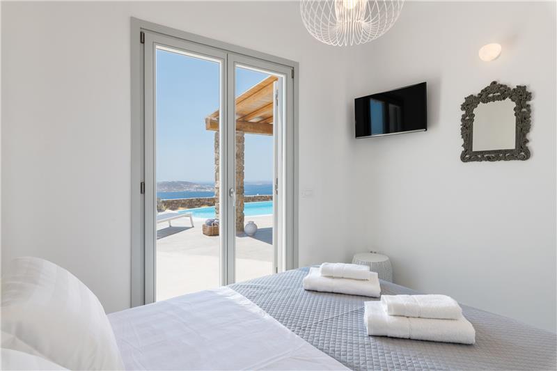 Sea-view villa in Tourlos, photograph 19