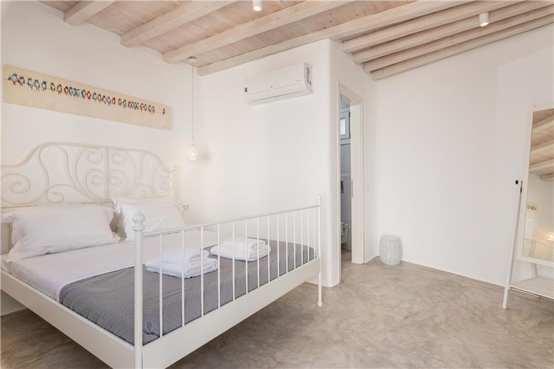 Sea-view villa in Tourlos, photograph 17