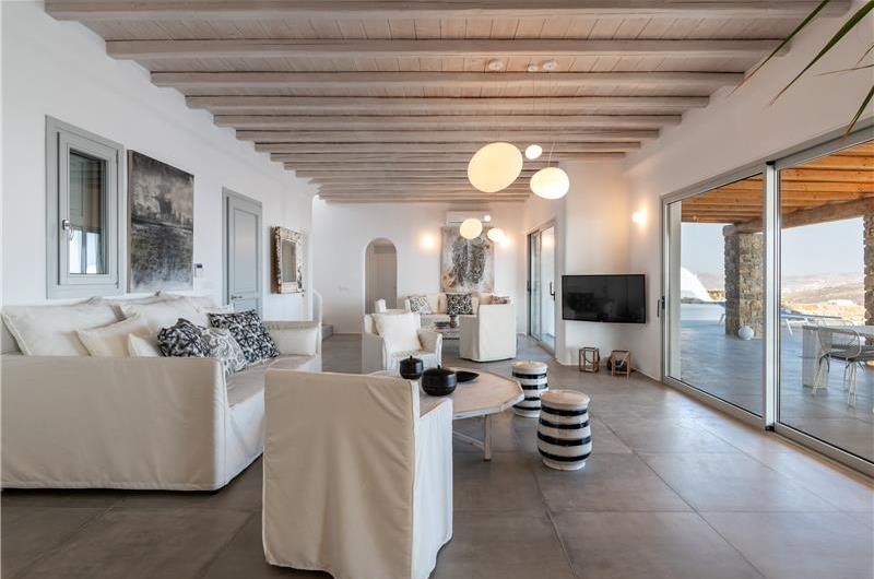 6 Bedroom Villa with Pool in Tourlos on Mykonos, Sleeps 12-15