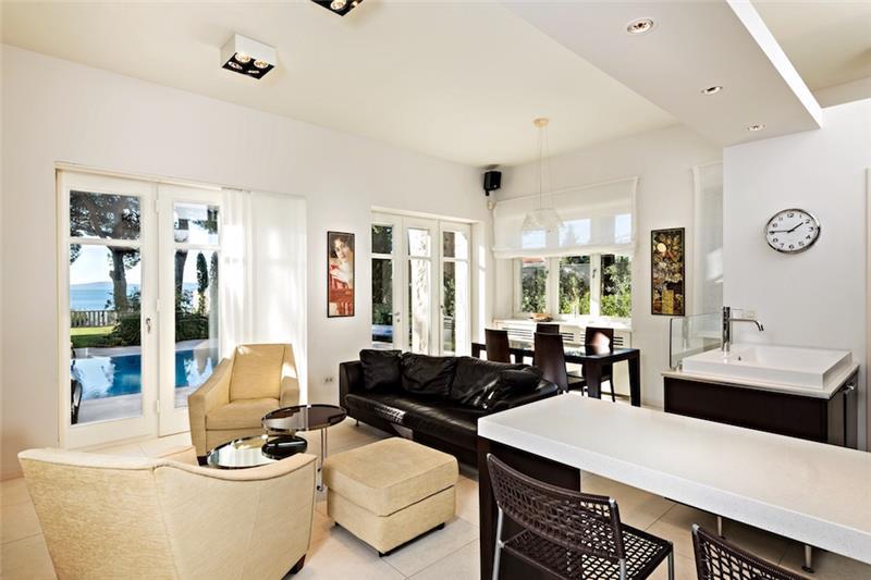 Beachfront villa in Split, photograph 22