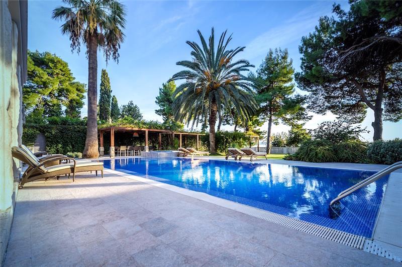Beachfront villa in Split, photograph 5