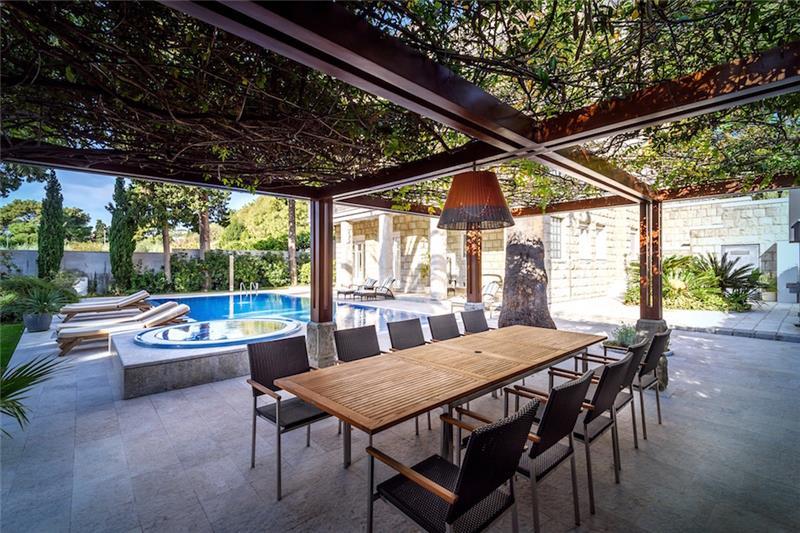 Beachfront villa in Split, photograph 10