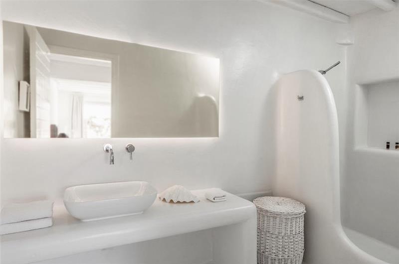4 Bedroom Villa with Pool in Elia on Mykonos, Sleeps 8