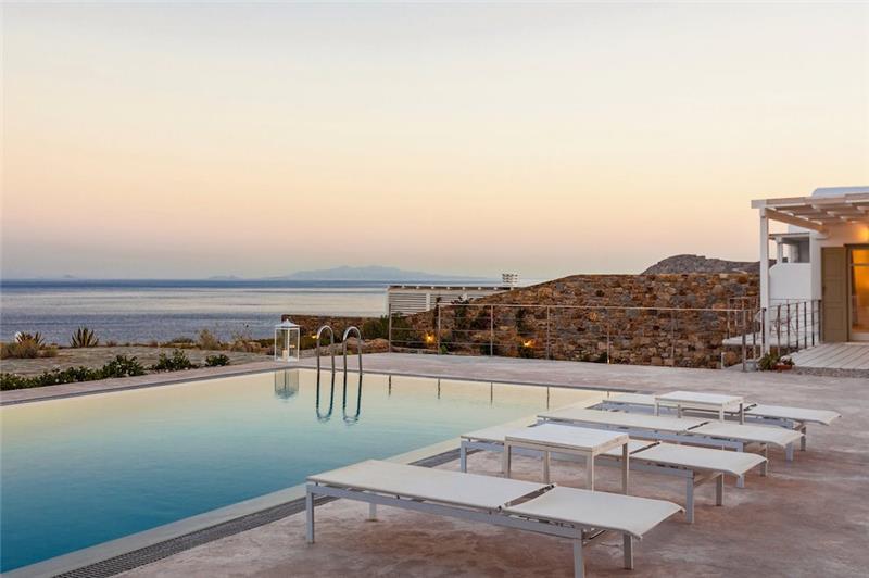 Sea-view villa in Elia, photograph 1