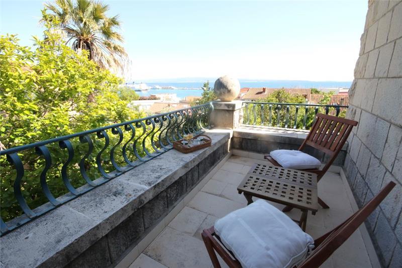 Sea-view villa in Split, photograph 5