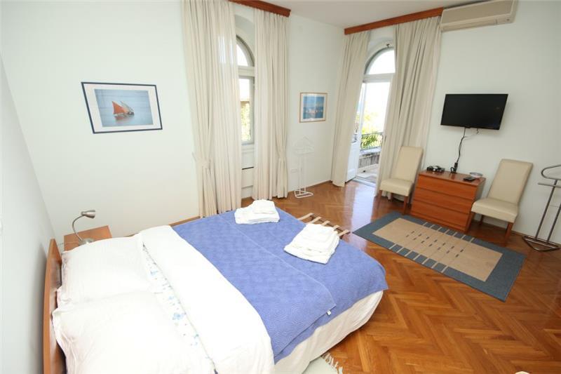 Sea-view villa in Split, photograph 21