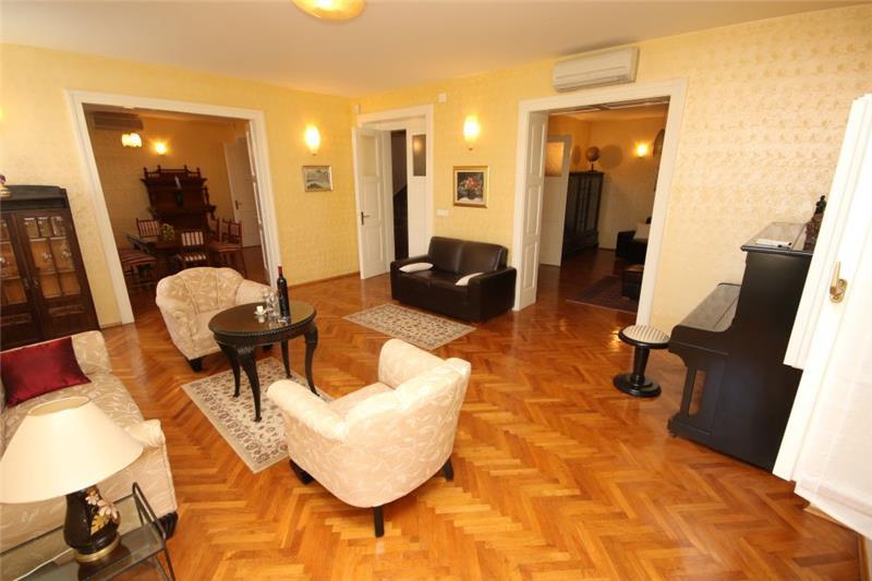 Sea-view villa in Split, photograph 9