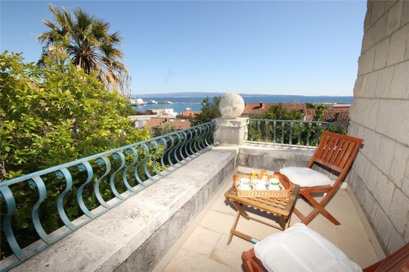 Sea-view villa in Split, photograph 6