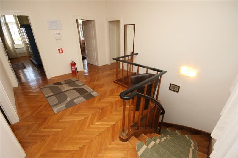 Sea-view villa in Split, photograph 23
