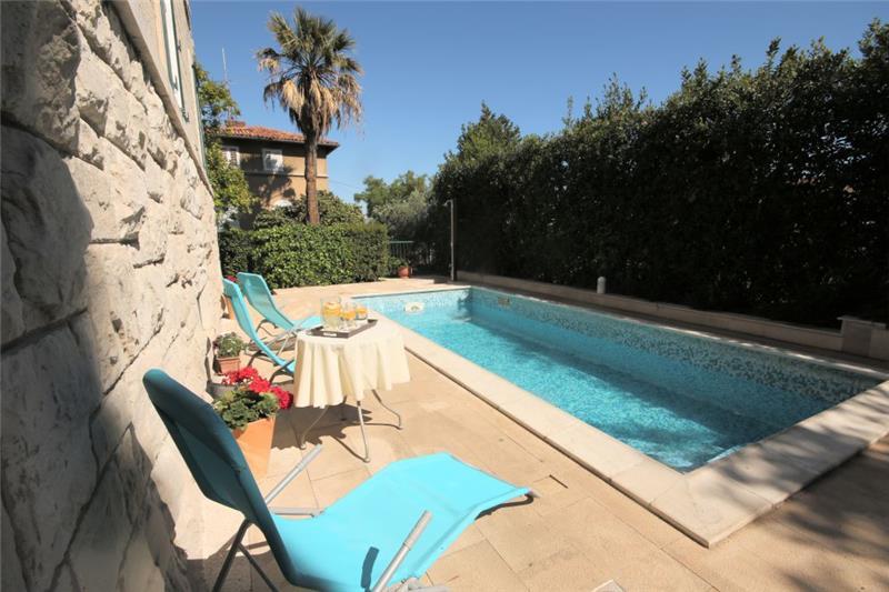 Sea-view villa in Split, photograph 3