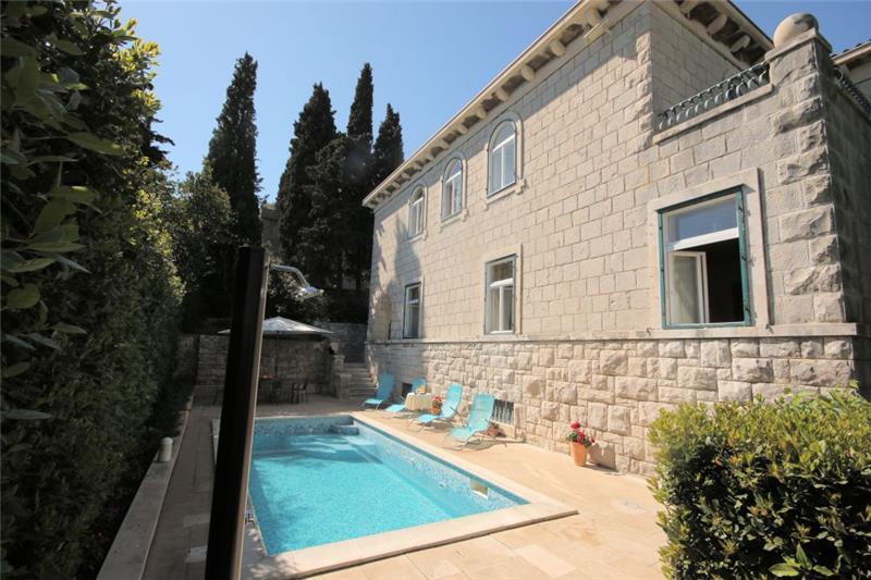 Sea-view villa in Split, photograph 2