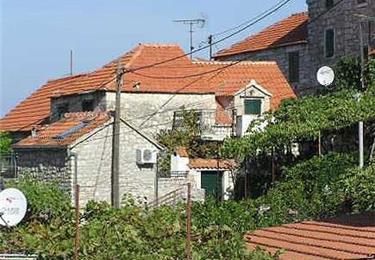 Dalmatian Cottage On Brac Island Apartment For Rent In Splitska