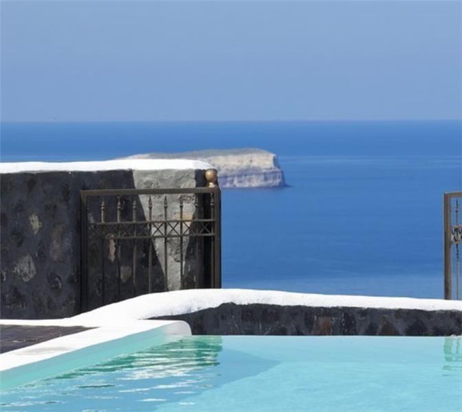 Sea-view villa in Megalochori, photograph 1