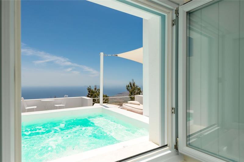 Sea-view villa in Pyrgos, photograph 1