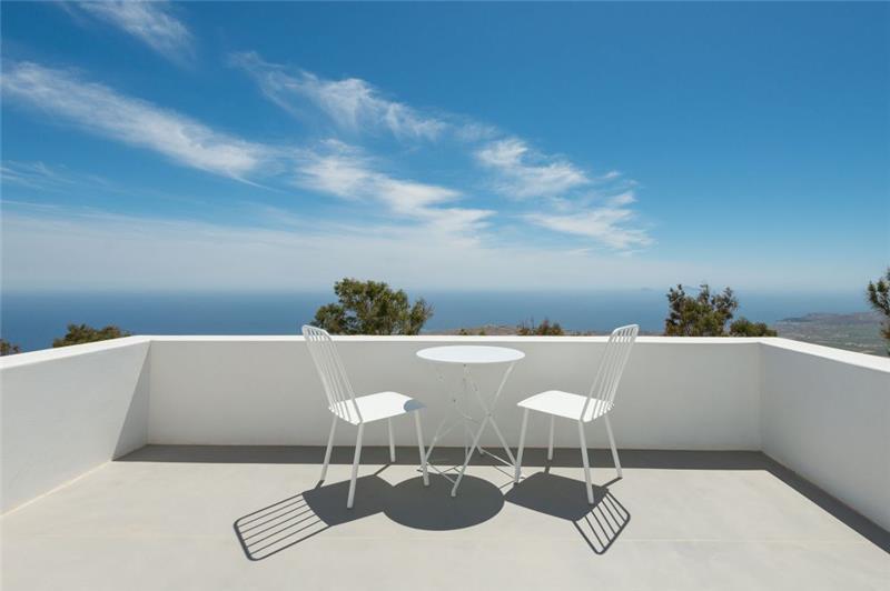 Sea-view villa in Pyrgos, photograph 2