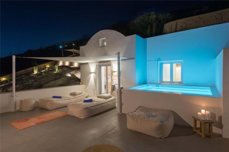 Sea-view villa in Pyrgos, photograph 11
