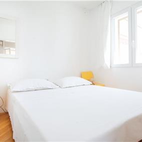 Two Bedroom Apartment in Seget Vranjica, sleeps 4