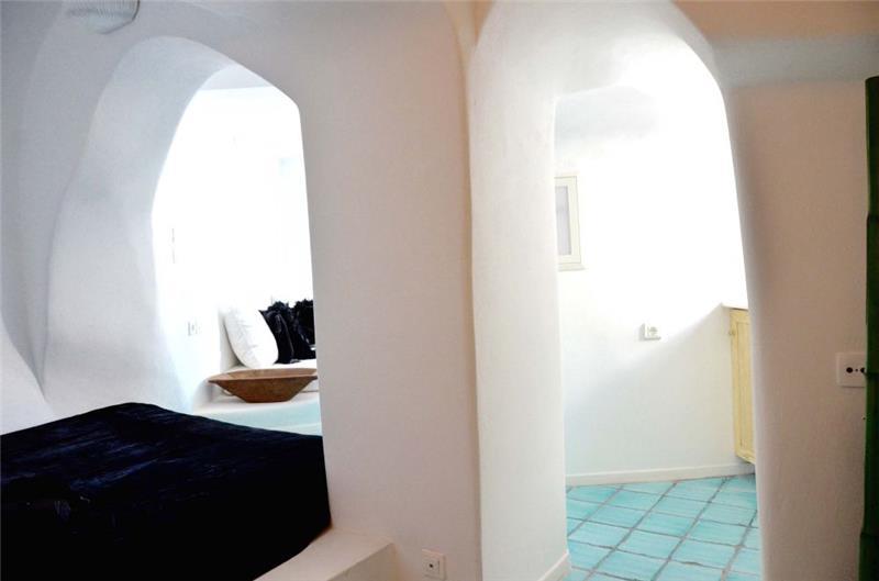 Sea-view villa in Fira, photograph 18