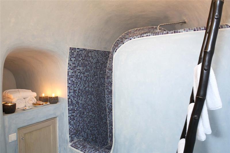 Sea-view villa in Fira, photograph 17