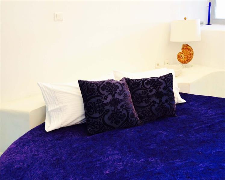 Sea-view villa in Fira, photograph 13